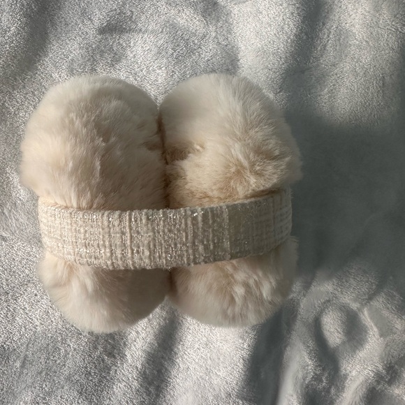 Steve Madden Accessories - Foldable Steve Madden Ear muffs White Fur